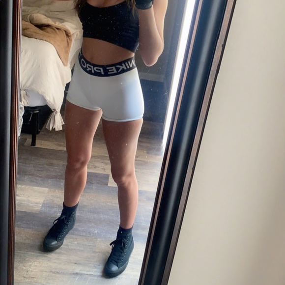 2 pairs of juniors L Nike shorts run Small in women’s - Picture 2 of 2